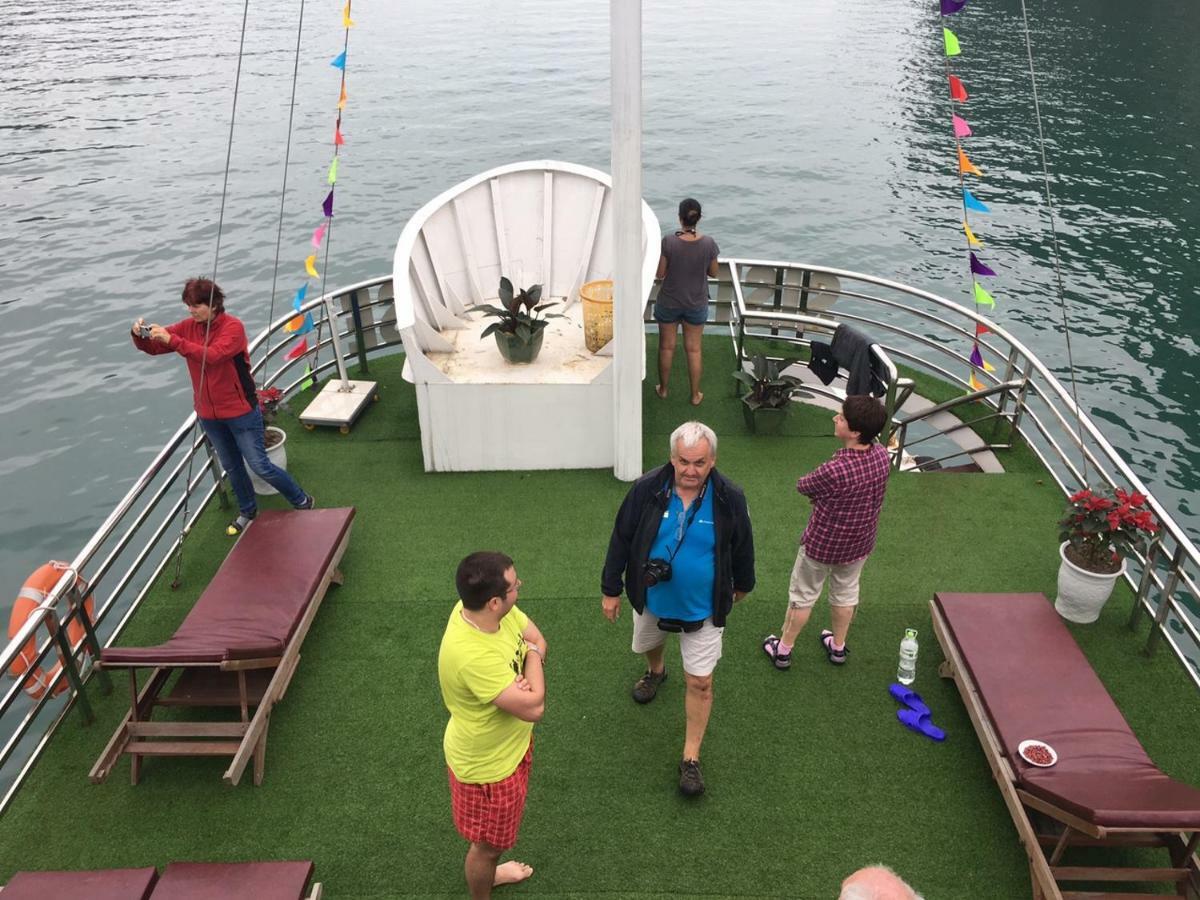 Cat Ba Bay Cruises Otel Dong Khe Sau Dış mekan fotoğraf